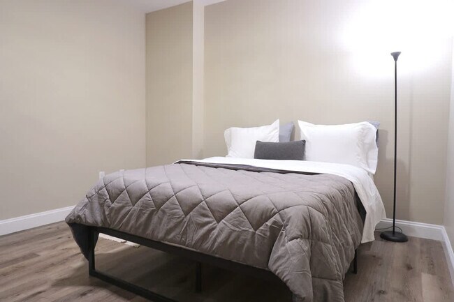 Building Photo - 140 Pearl St