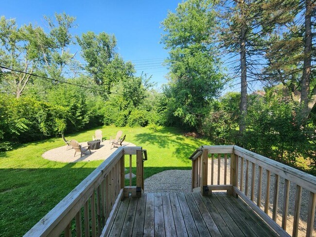 Building Photo - 2464 Greenfield Rd