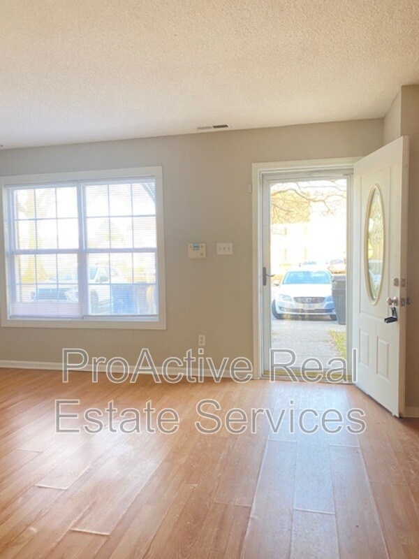 Building Photo - 1321 Ruddy Oak Ct