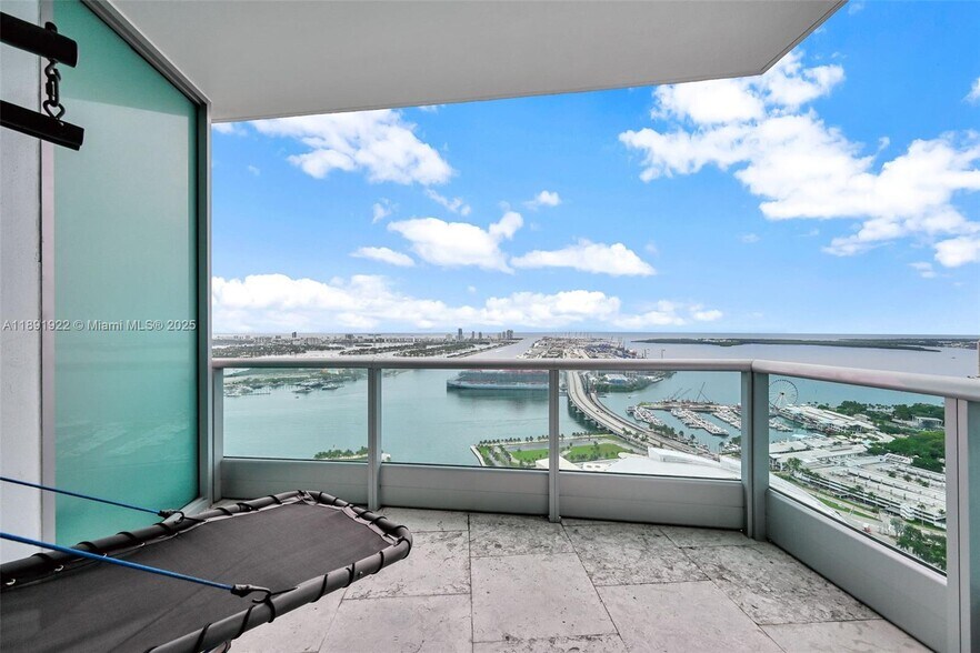 Building Photo - 900 Biscayne Blvd