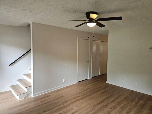 Building Photo - 490 S Jeff Davis Dr