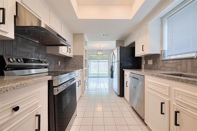 Building Photo - 6822 Stonewater