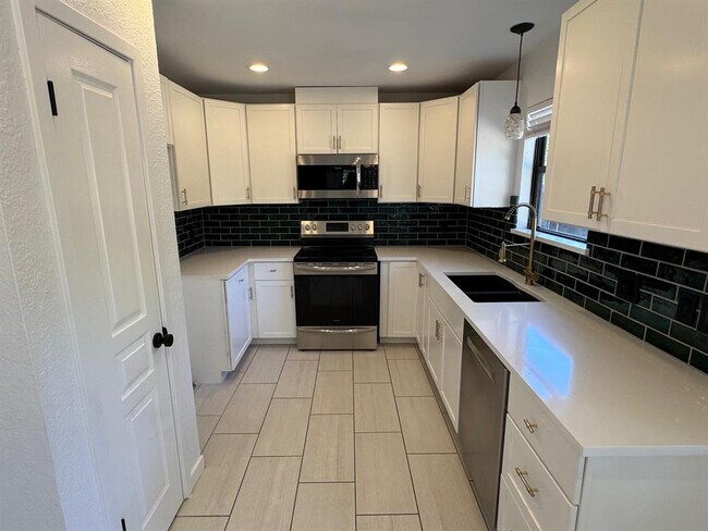 Building Photo - 12604 Shady Acres Dr