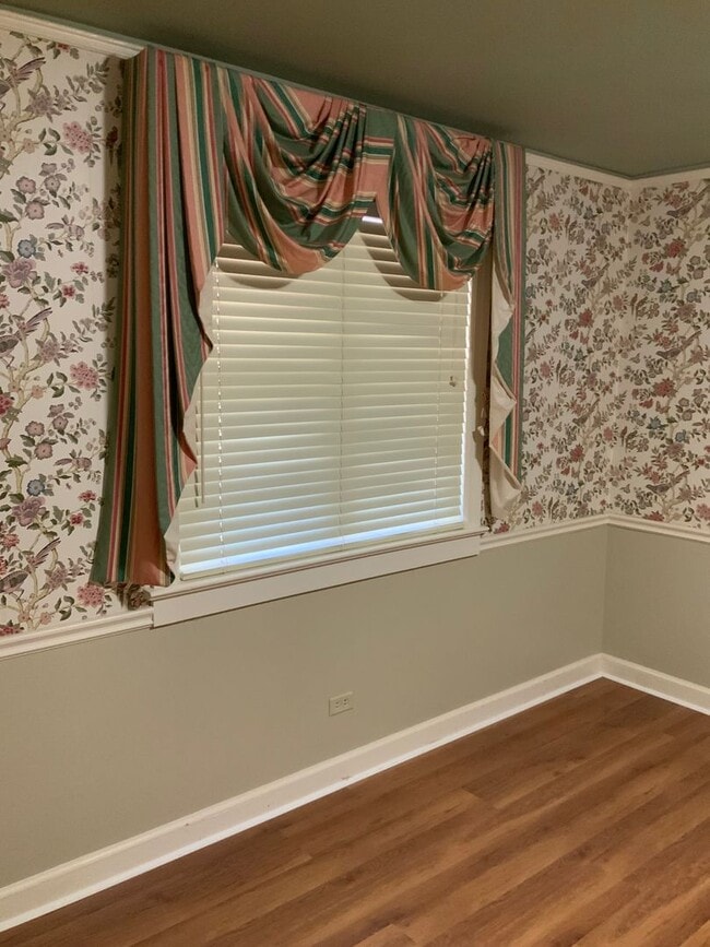 Building Photo - 200 Sunset Dr