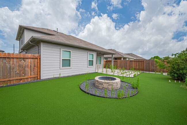 Building Photo - 12518 Pelican Bay Dr