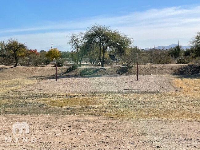 Building Photo - 9990 N Stratton Saddle Trail