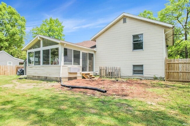 Building Photo - 4 bedroom 2 bath South Bend IN home for rent