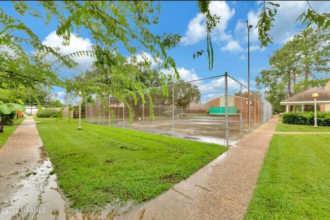 Building Photo - 200 Lodge Dr
