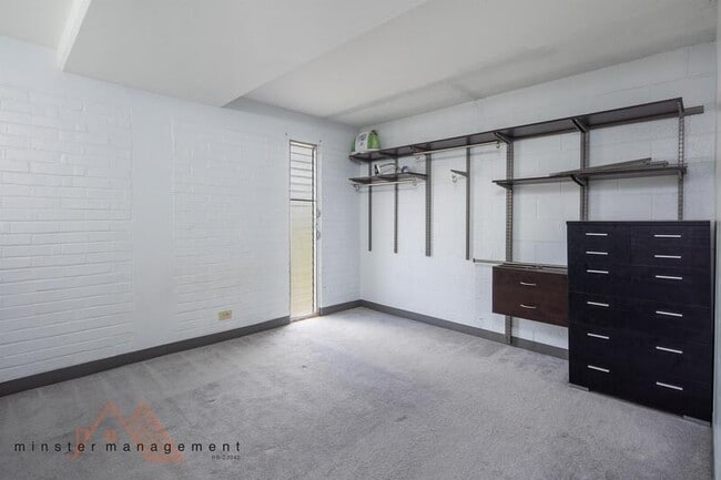 Building Photo - 1535 Punahou St