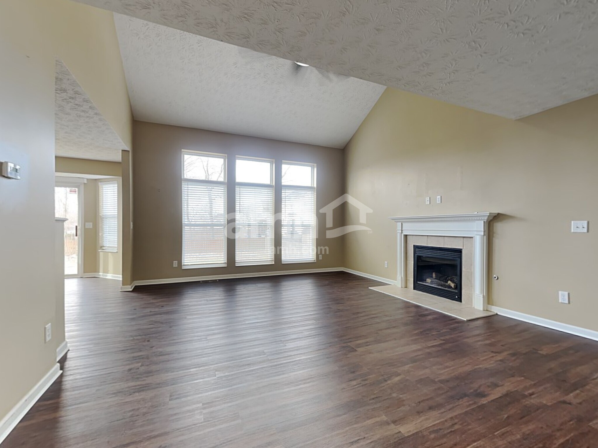 Building Photo - 5263 Summerset Dr