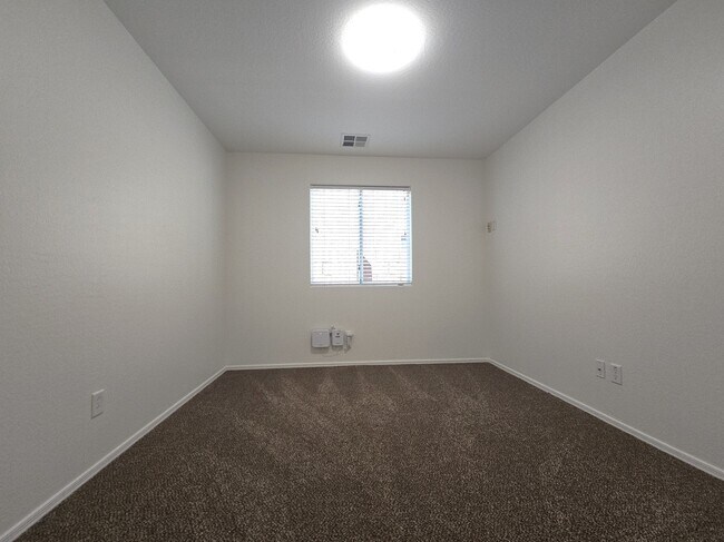 Building Photo - 31208 Cheyenne Dr