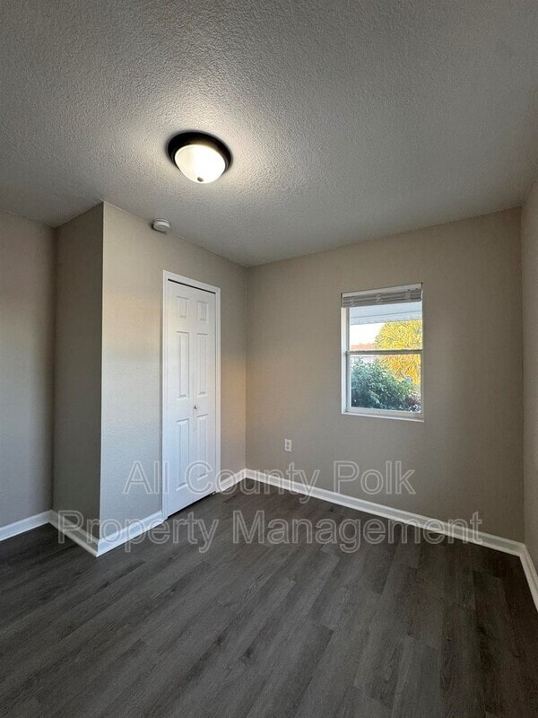 Building Photo - 1205 Ave F