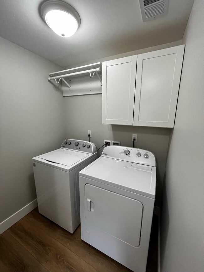 Building Photo - 54 Fontenelle St SE