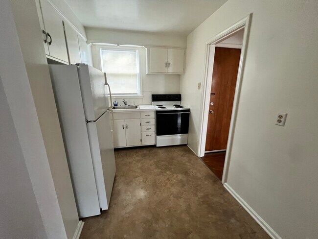 Building Photo - 4423 Vermaas Ave