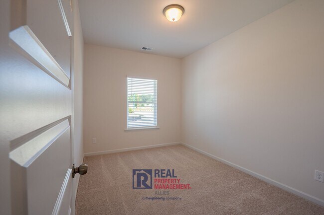 Building Photo - Welcome to Your Dream Home in Adairsville!