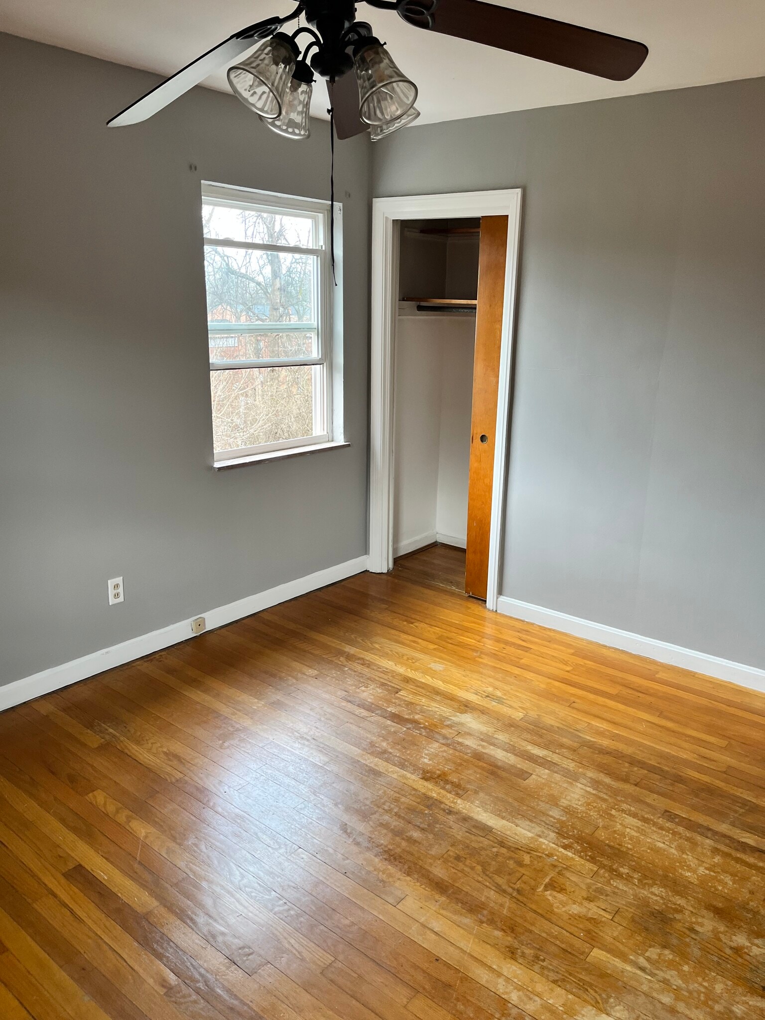 Building Photo - 3085 Glenmore Ave