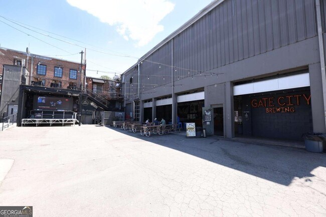 Building Photo - 190 Thompson Pl