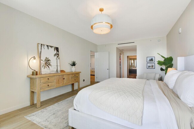 Building Photo - 1116 N Ocean Blvd