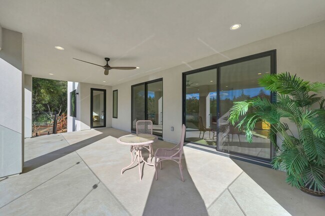 Building Photo - Waterfront 4 bed 4 bath 3,887 sq. ft.