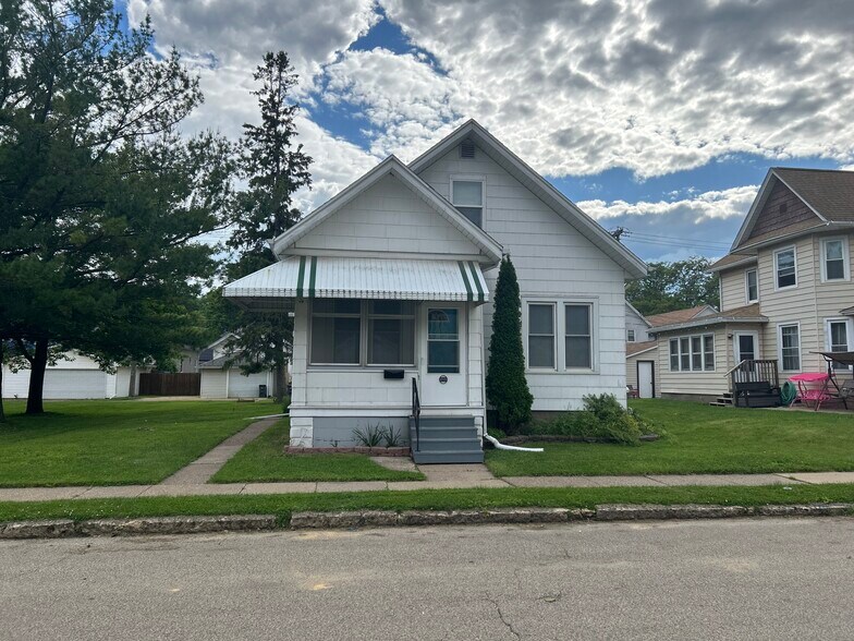 Primary Photo - 2733 Elm St