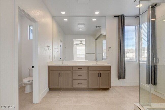 Building Photo - 1305 Azure Jay Ave