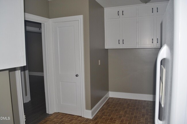 Building Photo - 527 S 3rd St