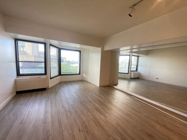 Building Photo - Newly Renovated Spacious 1BD/1 BA Property Available for Rent!!!