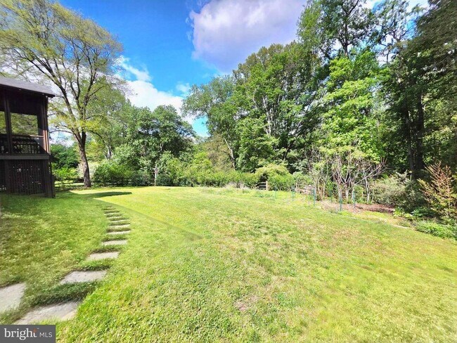 Building Photo - 10930 Howland Dr