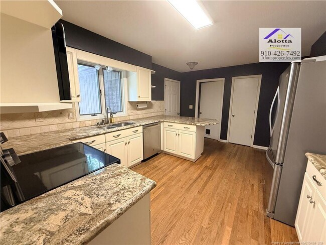Building Photo - 5004 Cardinal Cir