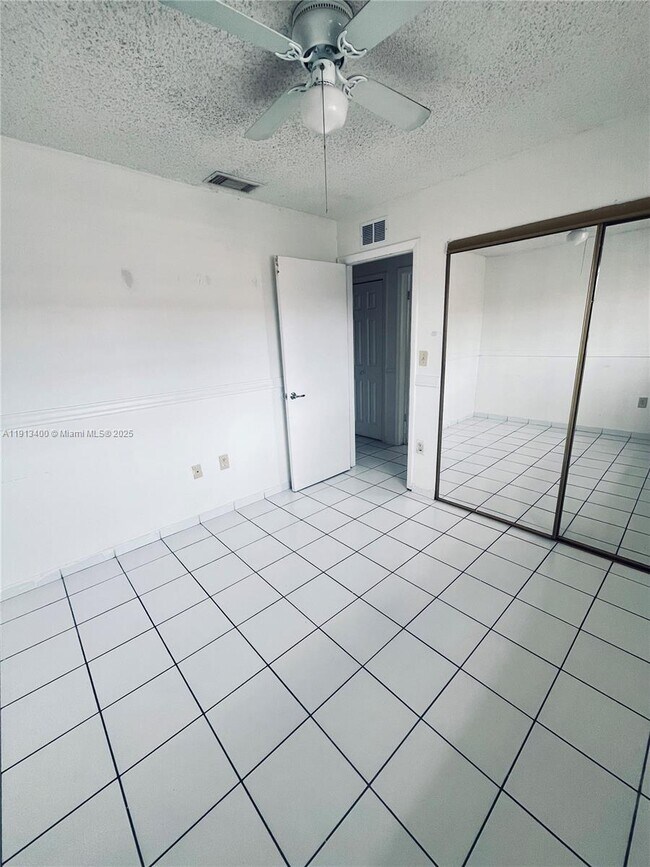 Building Photo - 2925 W 80th St