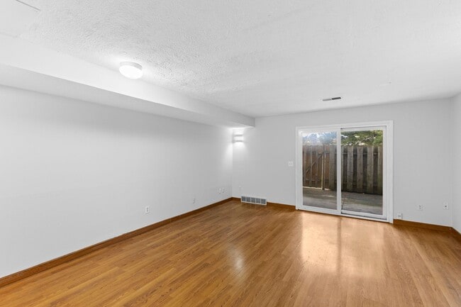 Building Photo - Spacious 3-Bedroom with Private Patio in Westerville