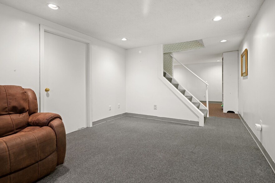 Building Photo - 89 Campbell Ave