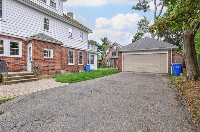 Building Photo - 269 Waltham St