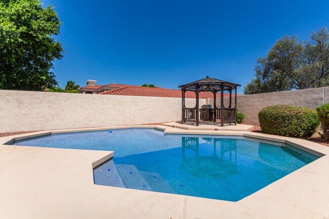 Building Photo - 1630 S Lemon