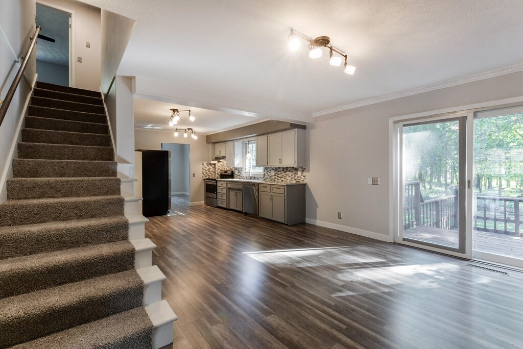 Building Photo - 2304 E Cardinal St