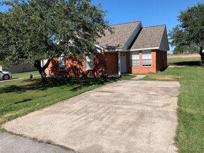 Building Photo - Newly refreshed 2BD/2BA duplex in Eagle Lake, TX.