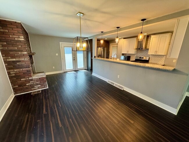 Building Photo - Open Concept 3 Bed 1.5 Bath in Swissville!