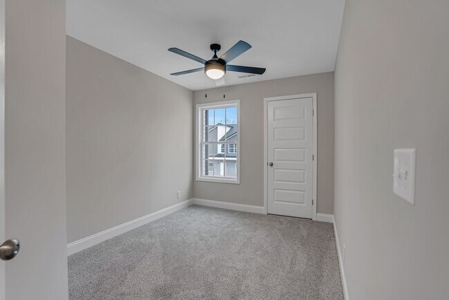 Building Photo - 156 Excell Rd