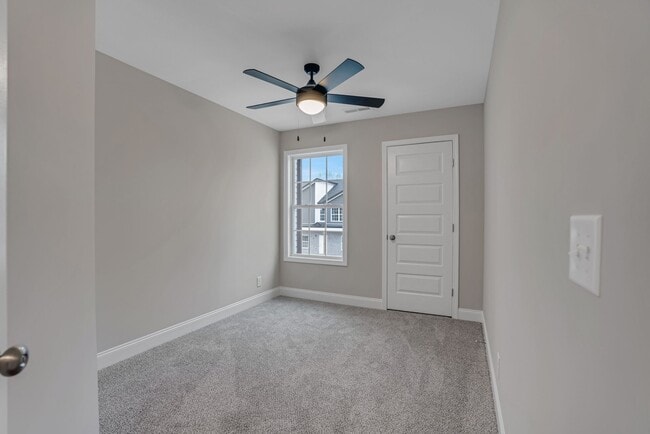 Building Photo - Excell Pointe 2 Bedroom Townhomes