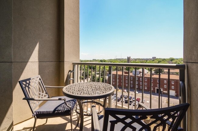 Building Photo - Luxury Midtown Condo at The Adelicia | Walk to Vanderbilt University & Vanderbilt University Medi...