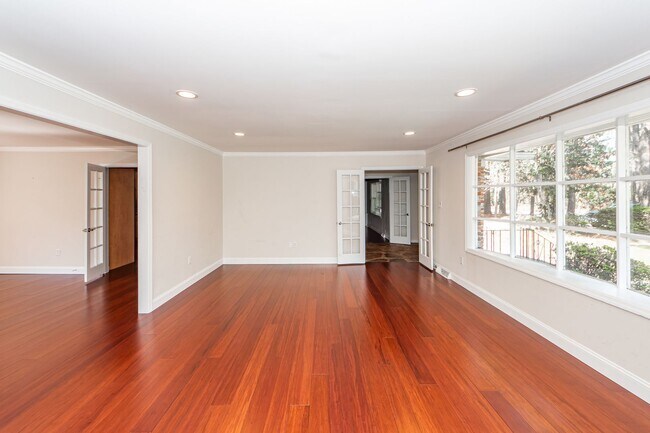 Building Photo - 4 Bedroom 2.5 Bath House in Montclair - We...