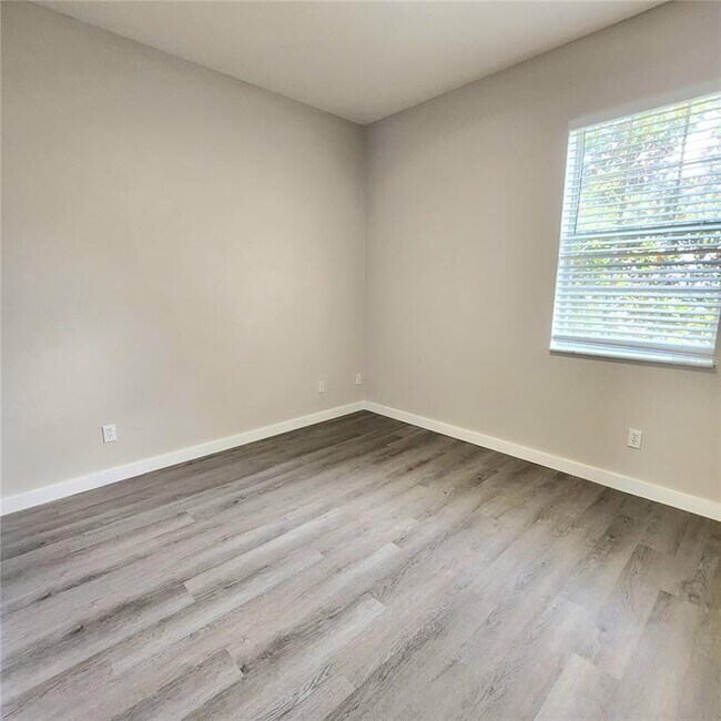 Building Photo - 10672 Savannah Wood Ct
