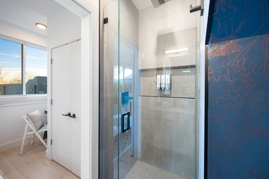 Building Photo - 4510 1st Ave NE