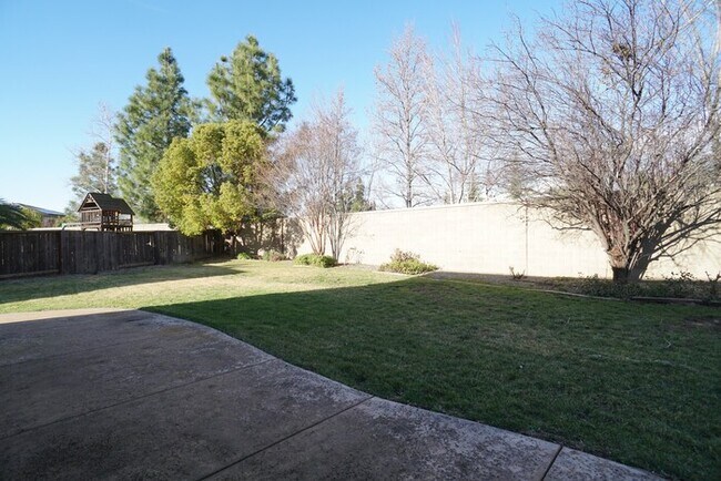 Building Photo - Spacious 4 bedroom 2.5 bathroom in Lincoln Crossing!