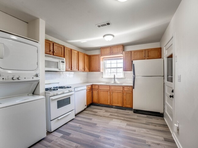 Building Photo - 2 Bedroom, 1 Bath Home in Shawnee!