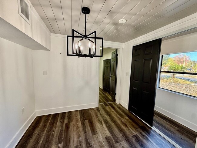 Building Photo - 6124 Dogwood Dr