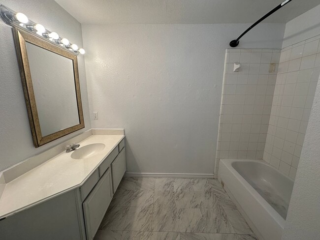 Building Photo - Wonderful 3-Bedroom Dallas Home For Rent!!