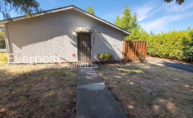 Building Photo - 4-Bed/2-Bath Home/ Pet Friendly/ Voucher Accepted/Available Soon!