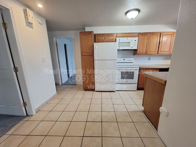 Building Photo - 1416 N 14th Ave