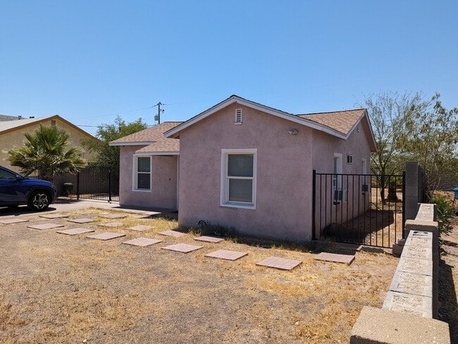 Building Photo - 2147 E Roosevelt St